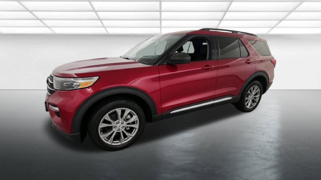Used 2022 Ford Explorer XLT w/ Equipment Group 202A AWD/4WD image 4