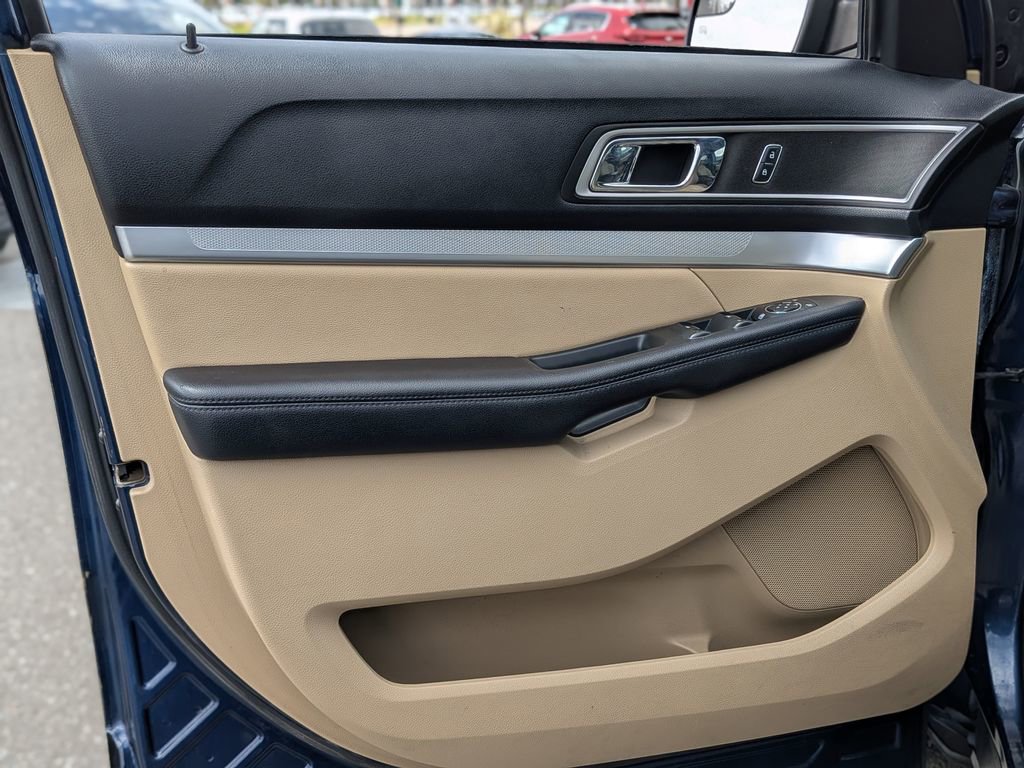 Used 2016 Ford Explorer XLT image 21