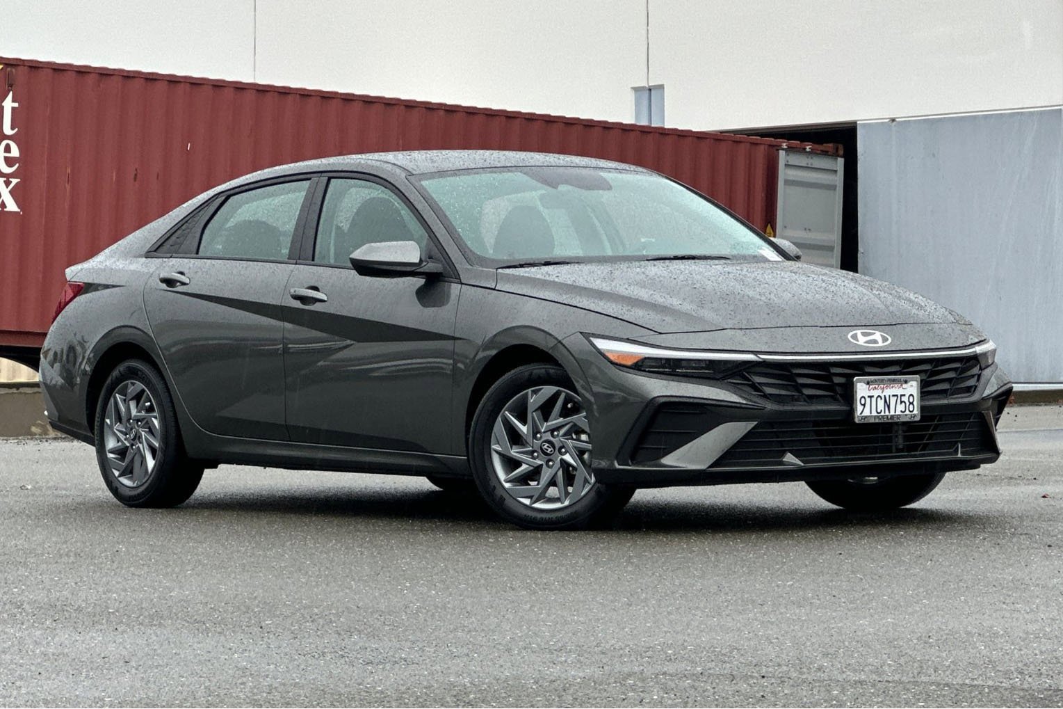 Used 2025 Hyundai Elantra Blue image 2