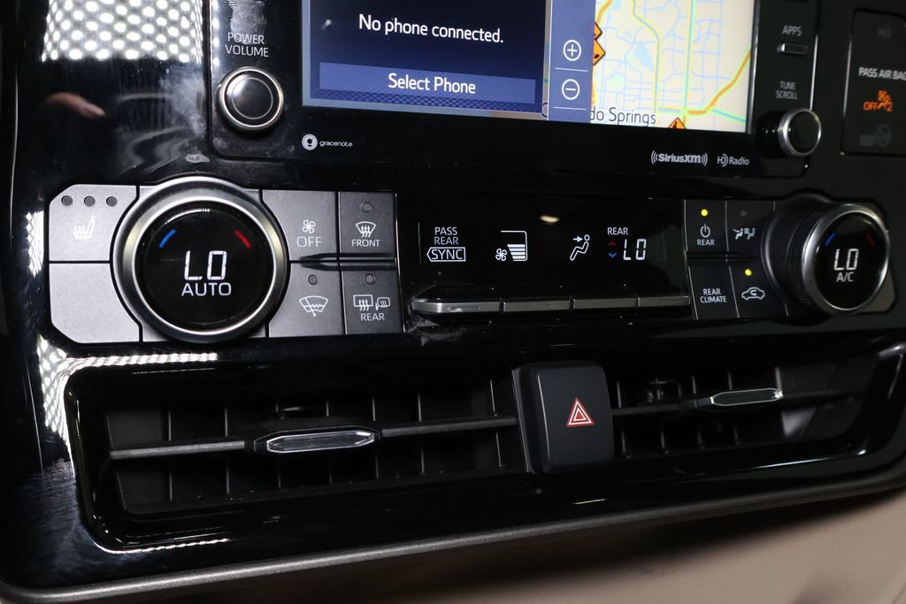 Used 2021 Toyota Highlander XLE AWD/4WD image 31