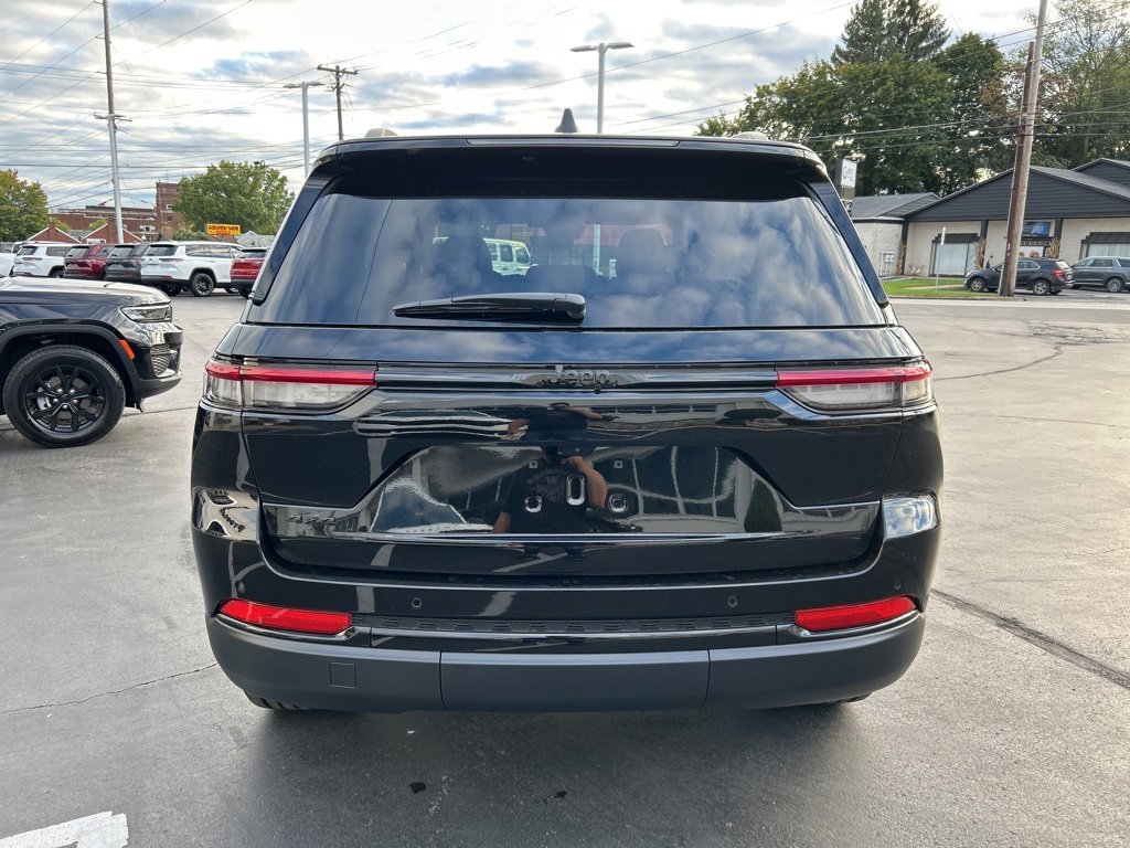 New 2025 Jeep Grand Cherokee image 4