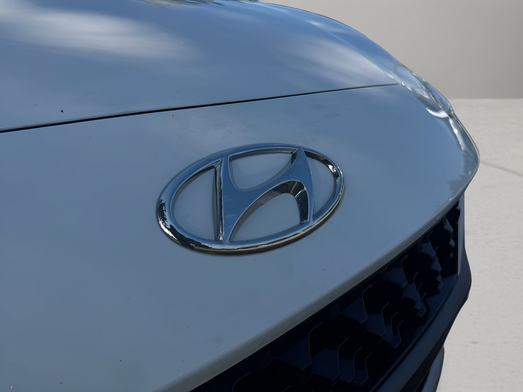 Used 2023 Hyundai Kona Limited AWD/4WD image 12