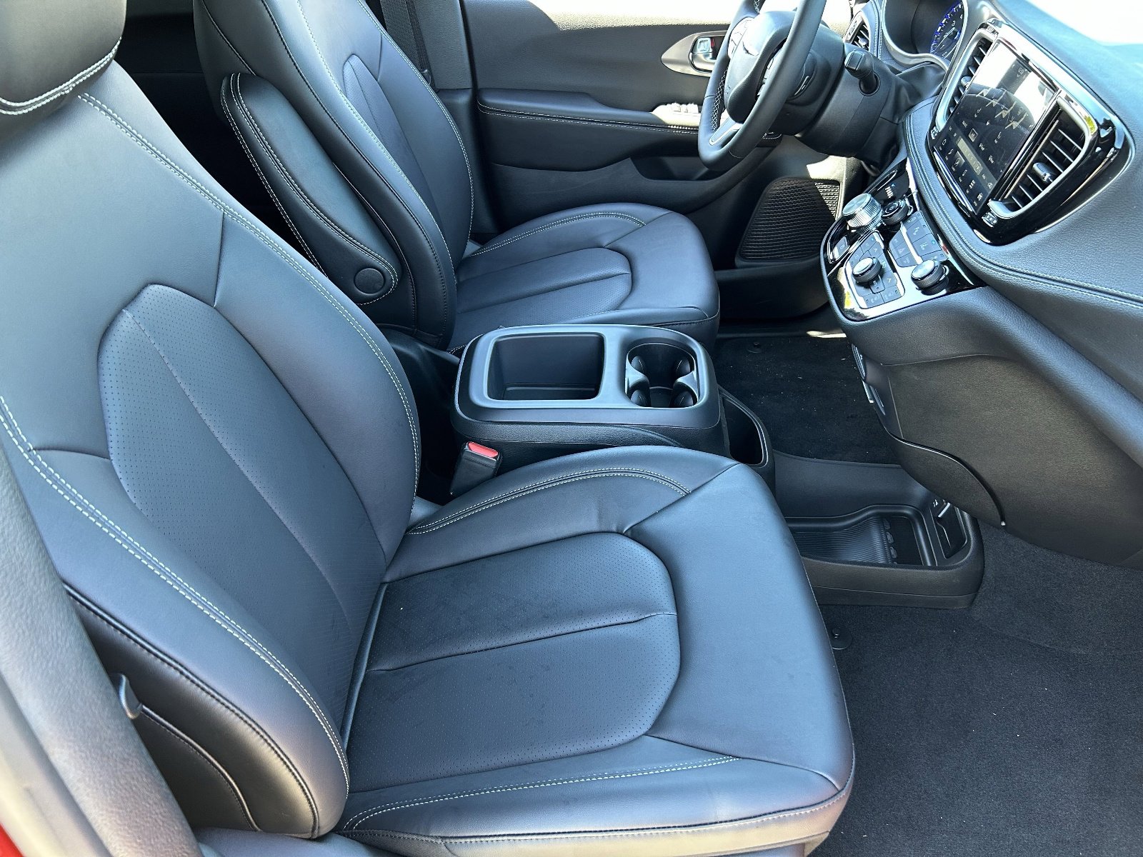 New 2026 Chrysler Pacifica Select image 8