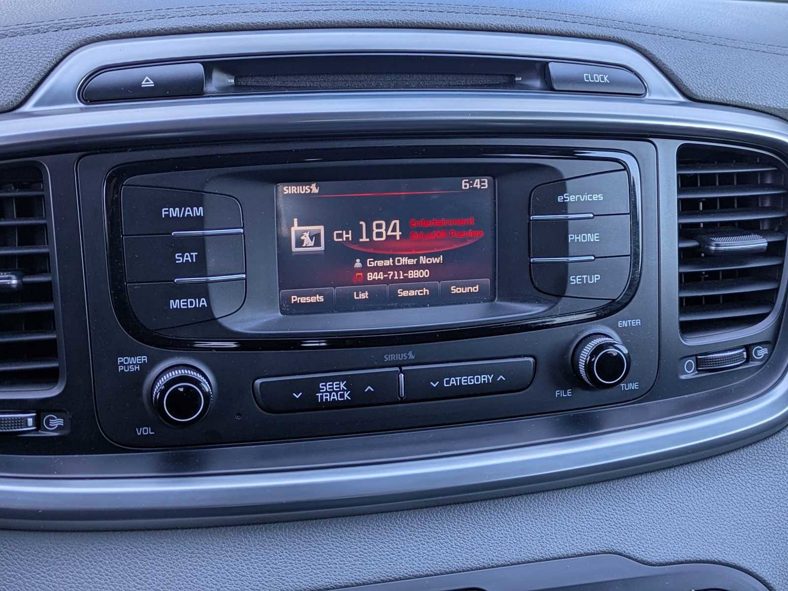 Used 2016 Kia Sorento EX image 26