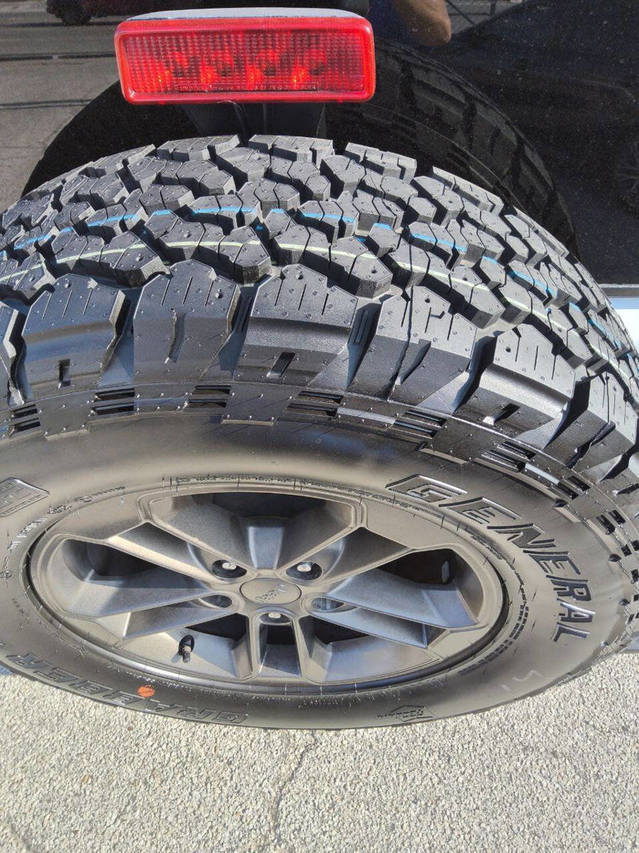 Used 2016 Jeep Wrangler Unlimited Sahara AWD/4WD image 28