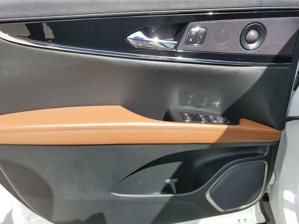 Used 2023 Lincoln Nautilus Reserve image 17