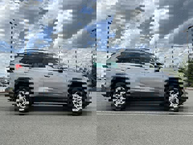 Used 2021 Toyota RAV4 XLE image 3