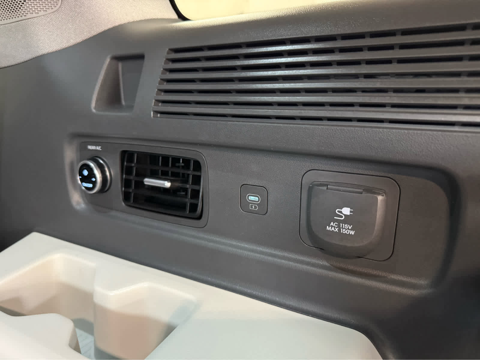 Used 2024 Hyundai Santa Fe Limited image 33