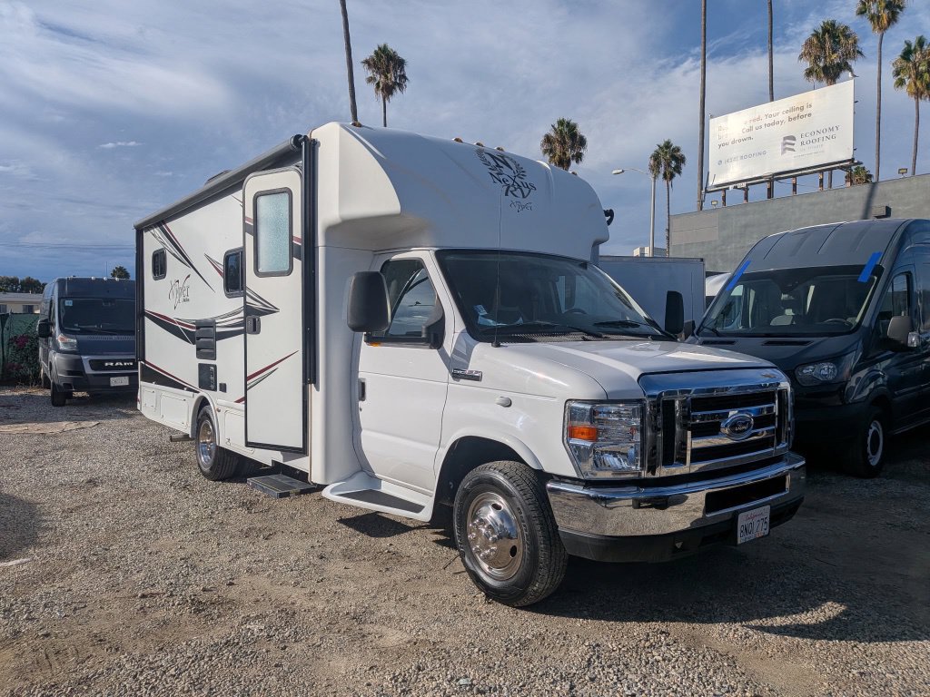 Used 2018 Ford E-350 and Econoline 350 Super Duty w/ Motorhome Prep Package RWD image 5