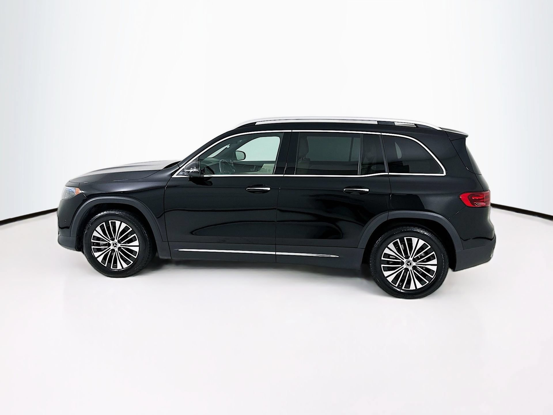 Used 2025 Mercedes-Benz EQB 250+ image 5