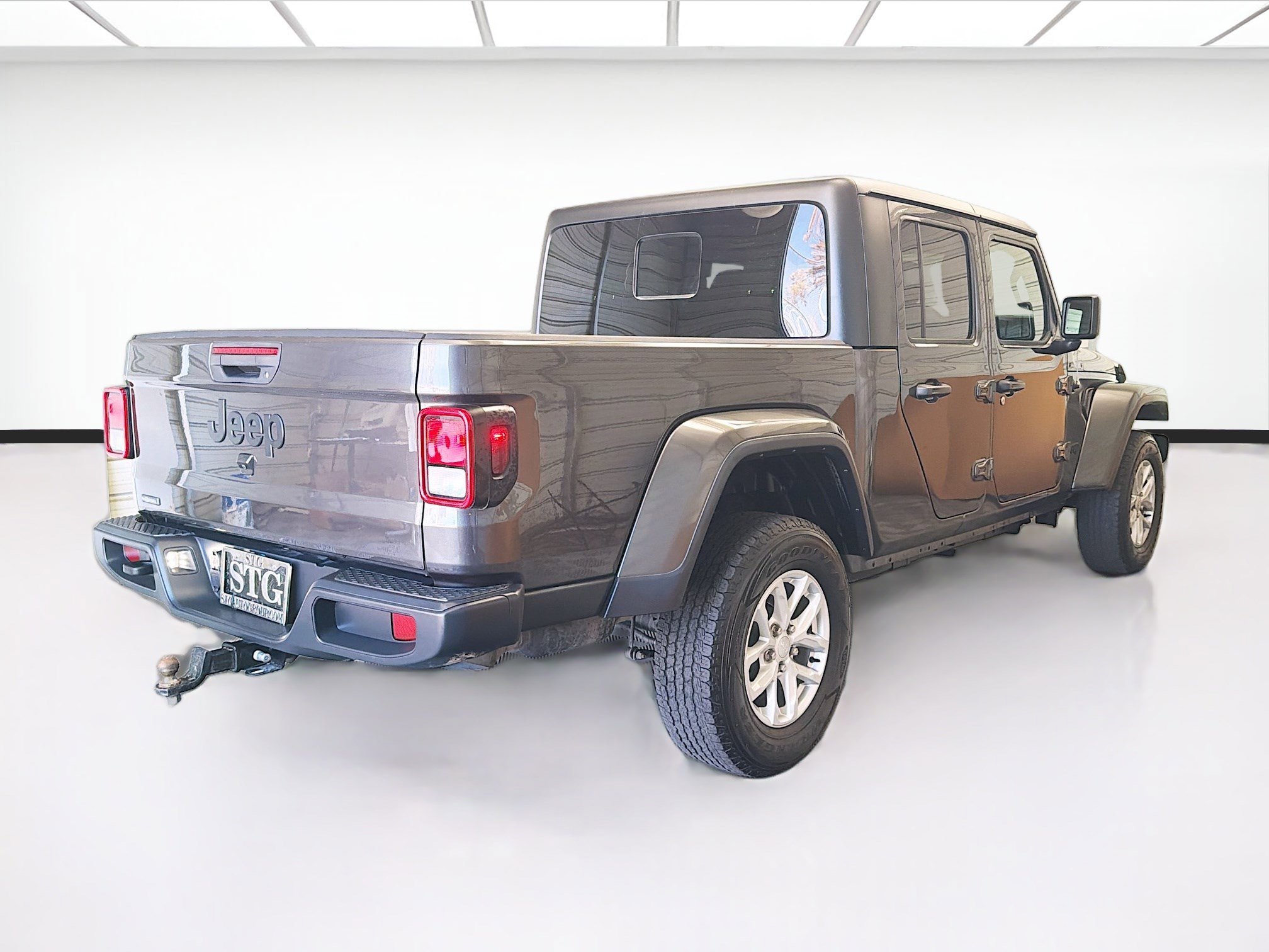Used 2023 Jeep Gladiator Sport AWD/4WD image 4