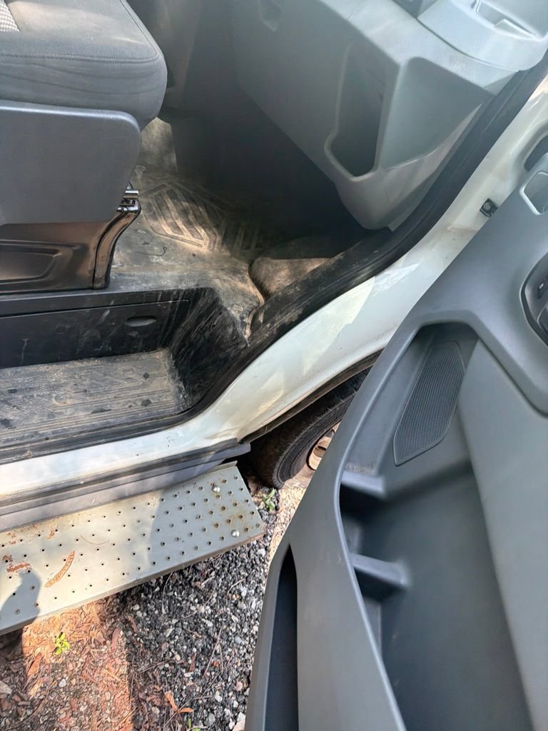 Used 2018 Ford Transit 150 XL RWD image 5