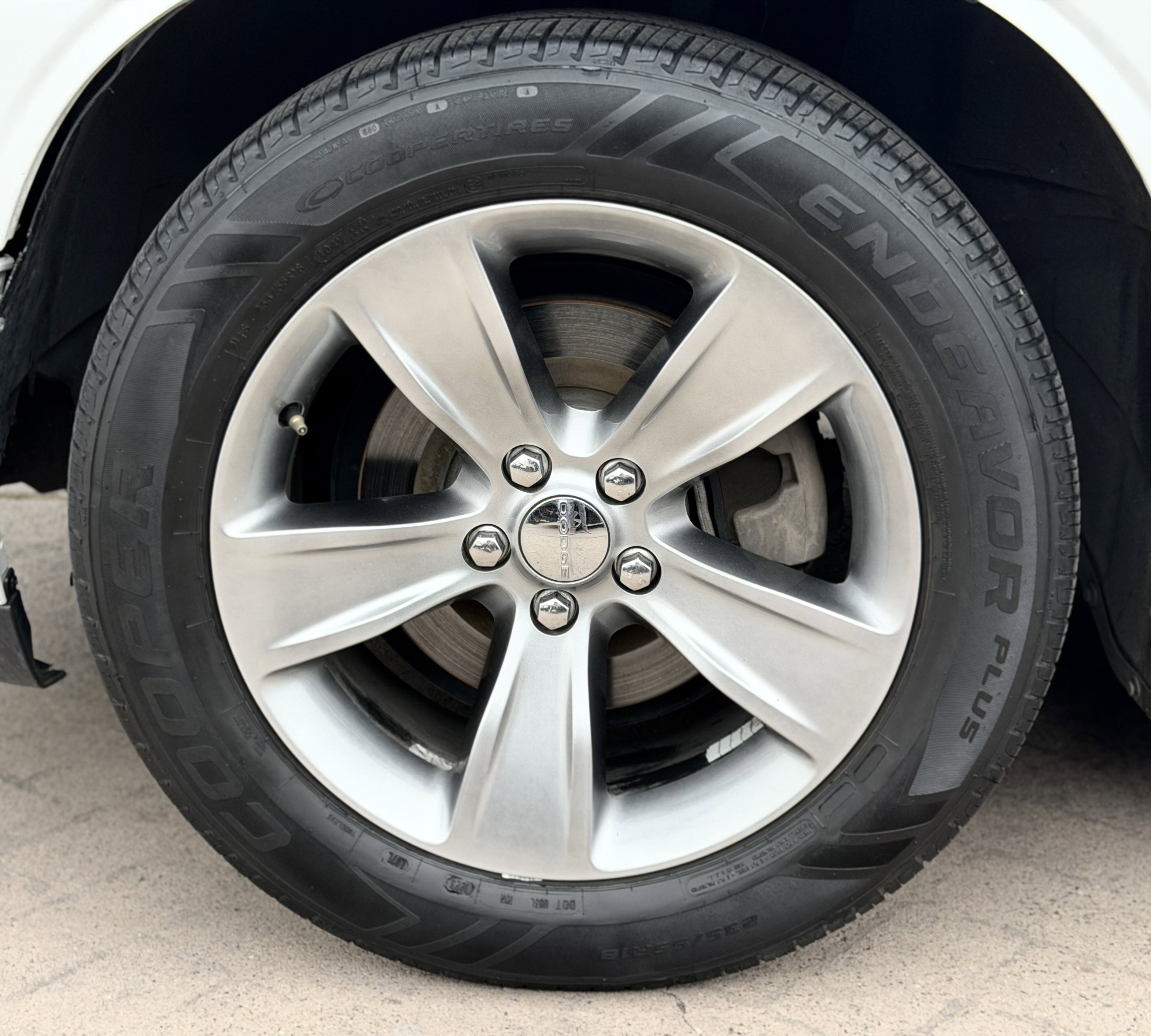 Used 2015 Dodge Challenger SXT RWD image 4