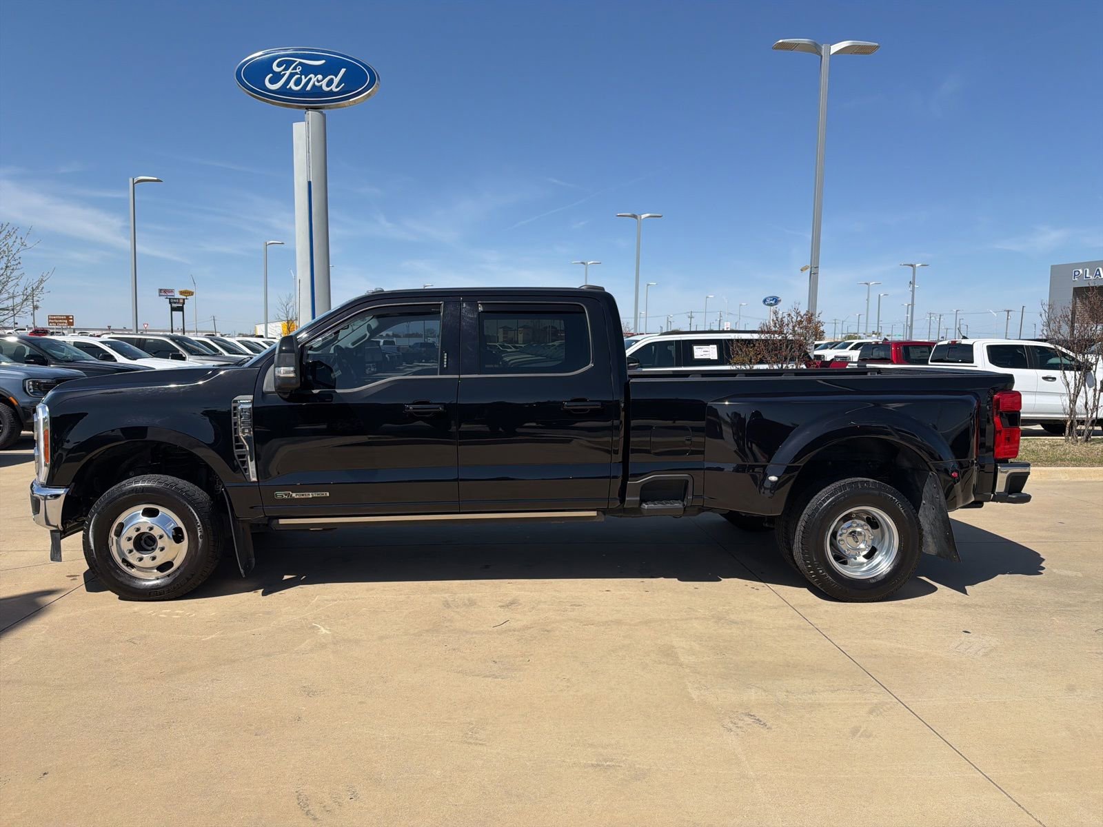 Used 2023 Ford F350 Lariat w/ Lariat Ultimate Package image 2