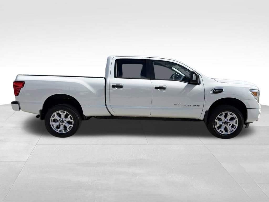 Used 2024 Nissan Titan SV w/ SV Convenience Package image 9
