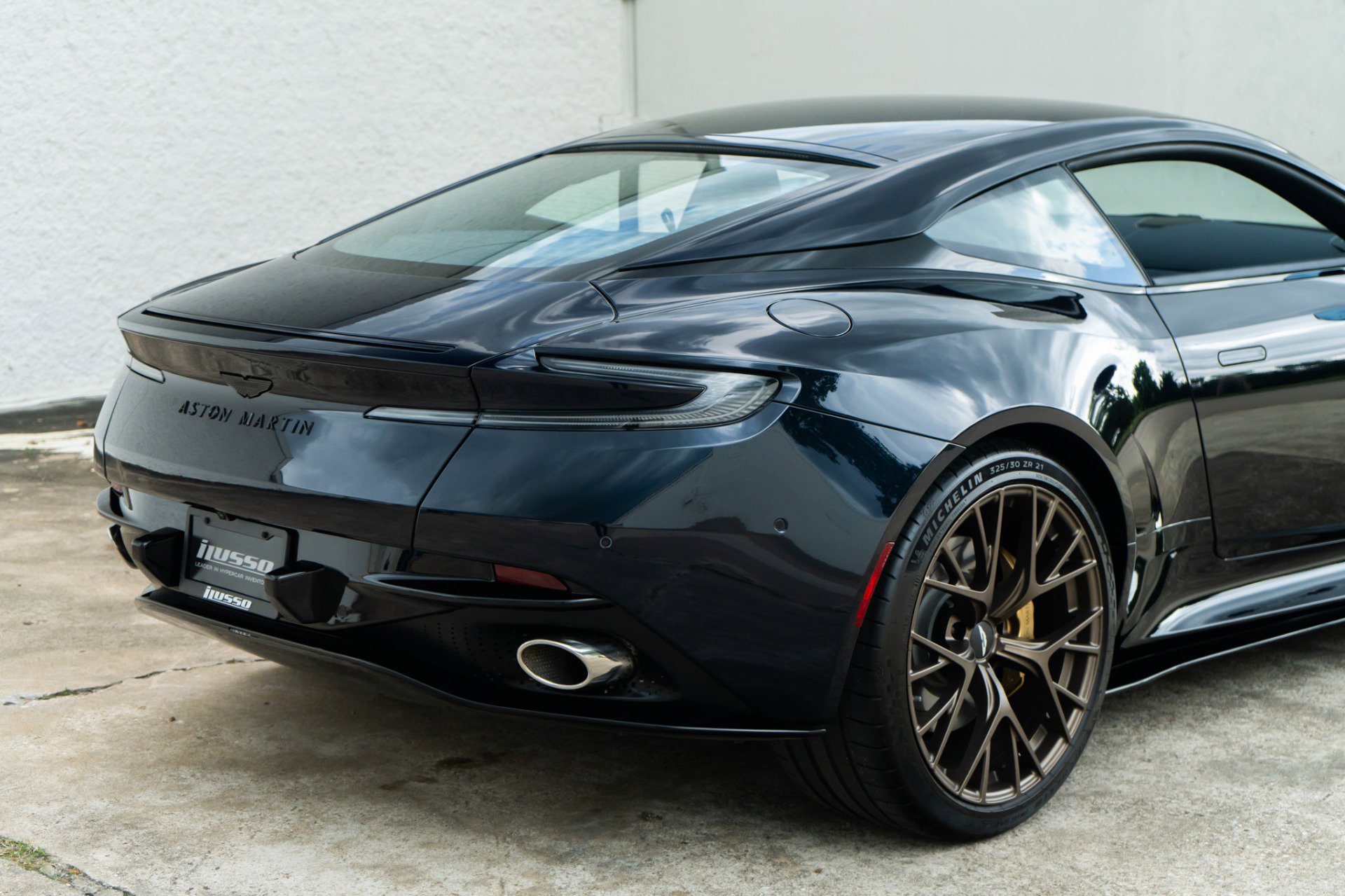 Used 2024 Aston Martin DB12 Coupe RWD image 16