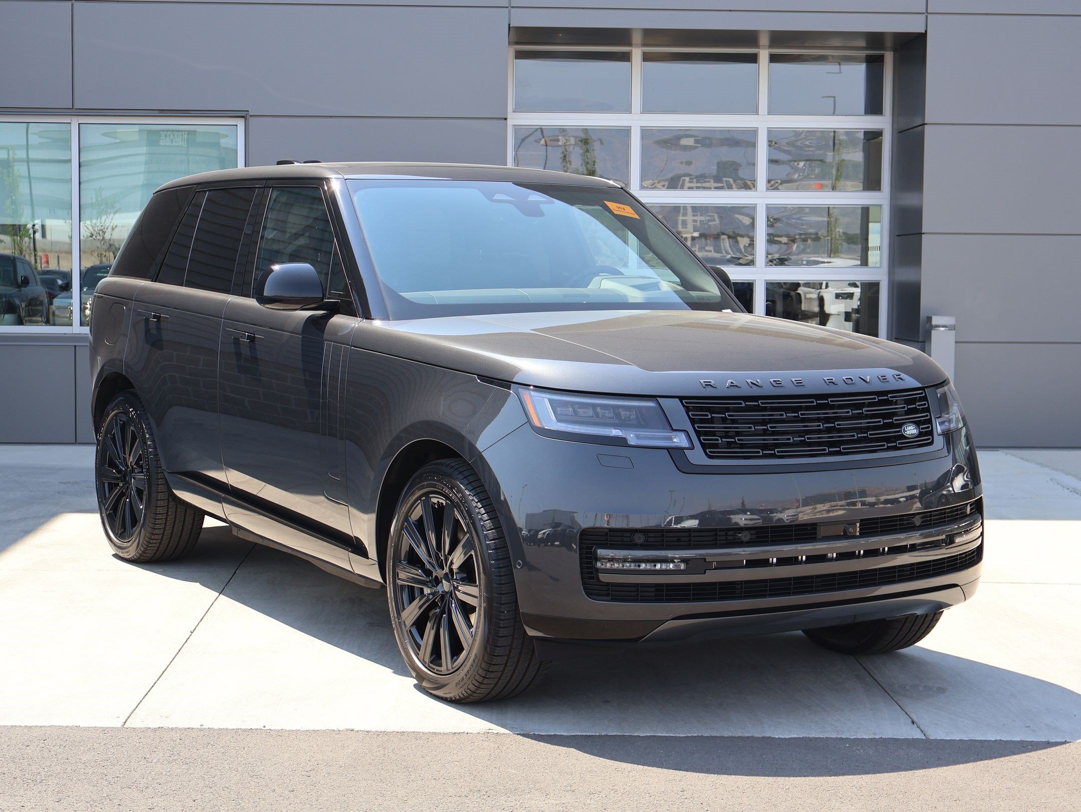 New 2026 Land Rover Range Rover SE AWD/4WD image 3