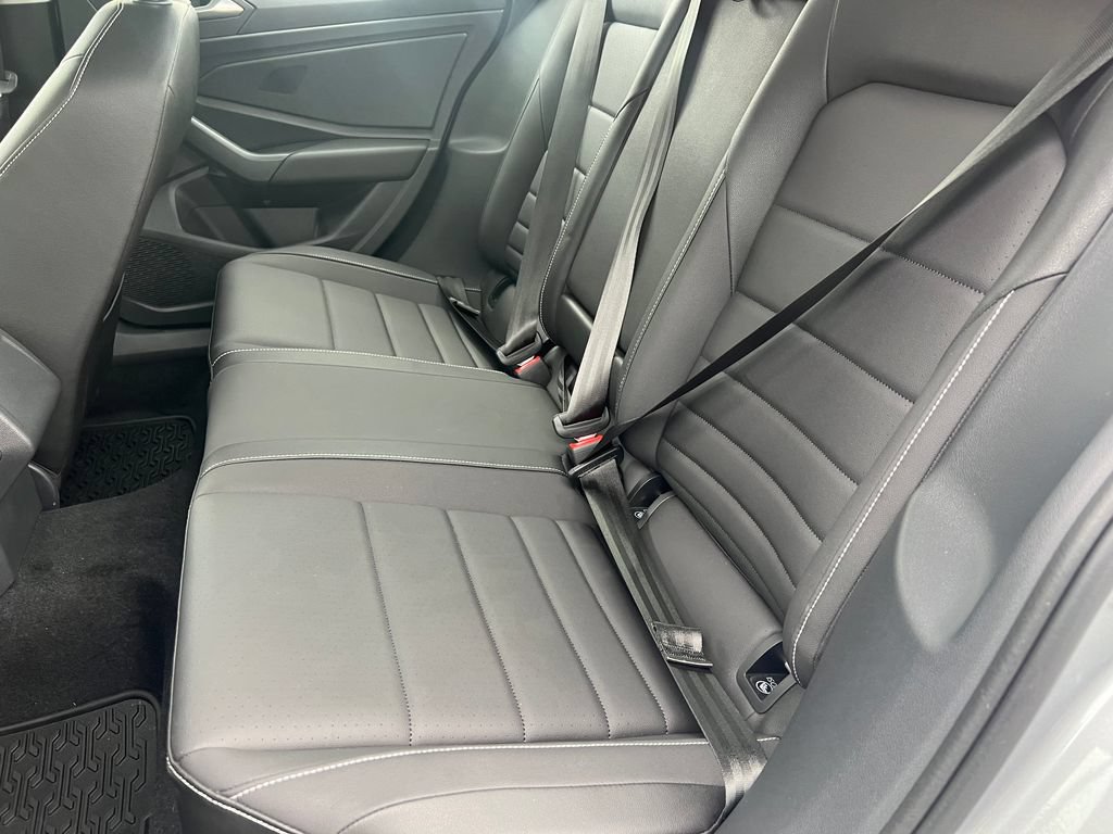 Used 2024 Volkswagen Jetta SE FWD image 13