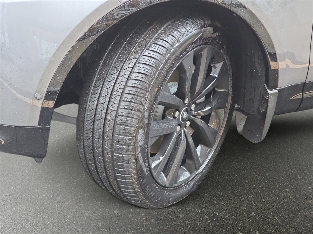 New 2026 Land Rover Discovery Dynamic SE image 35