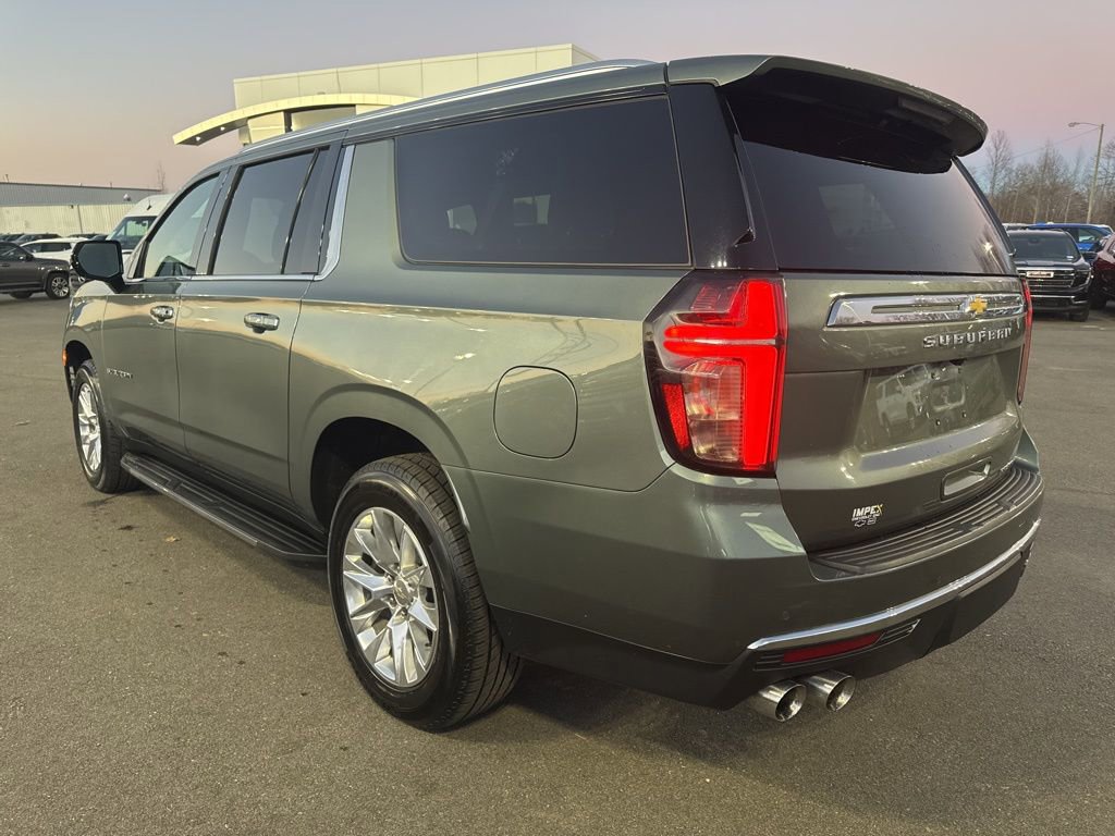 Used 2023 Chevrolet Suburban Premier image 3