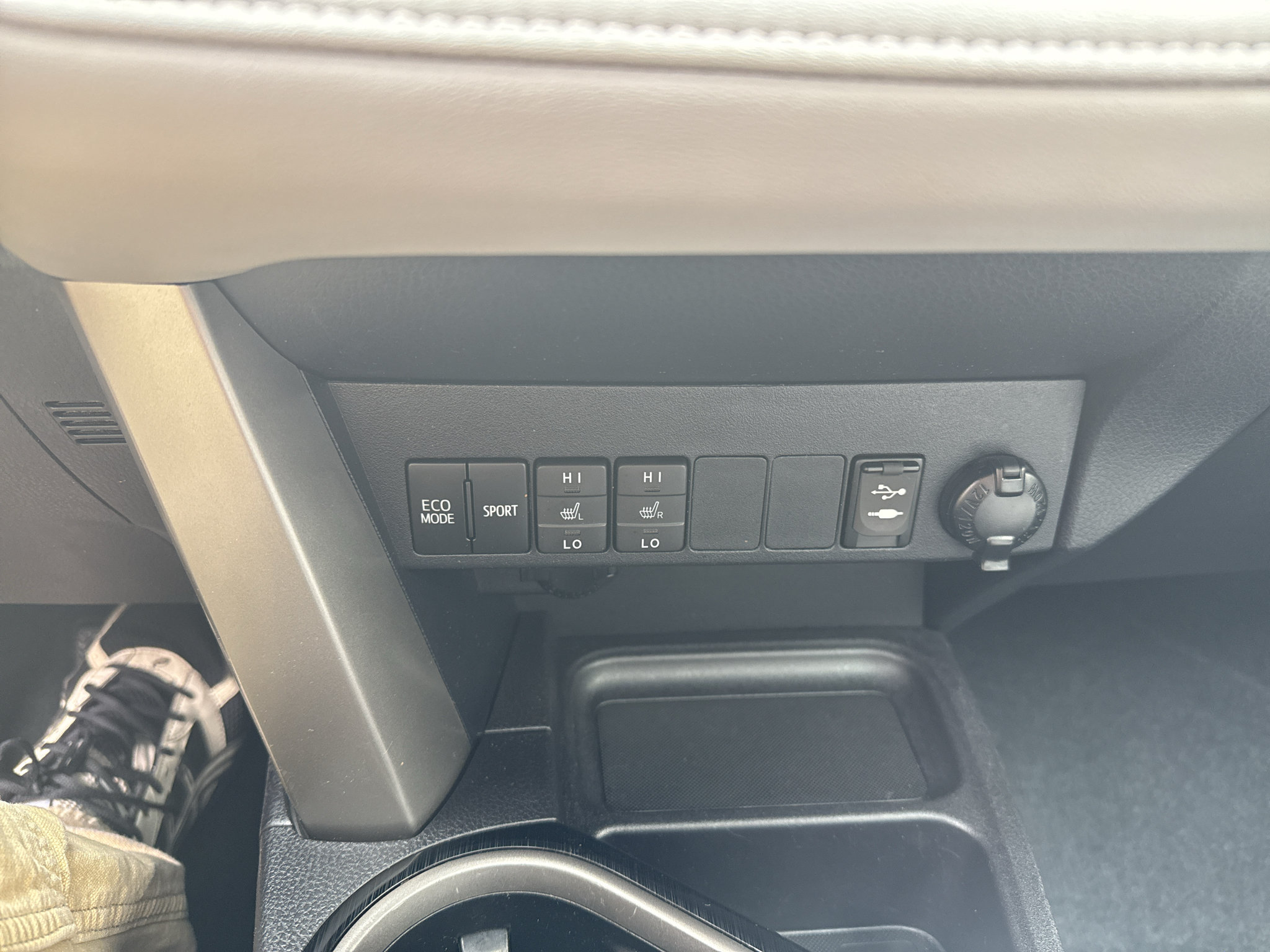Used 2017 Toyota RAV4 Limited w/ Advanced Technology Package AWD/4WD image 23