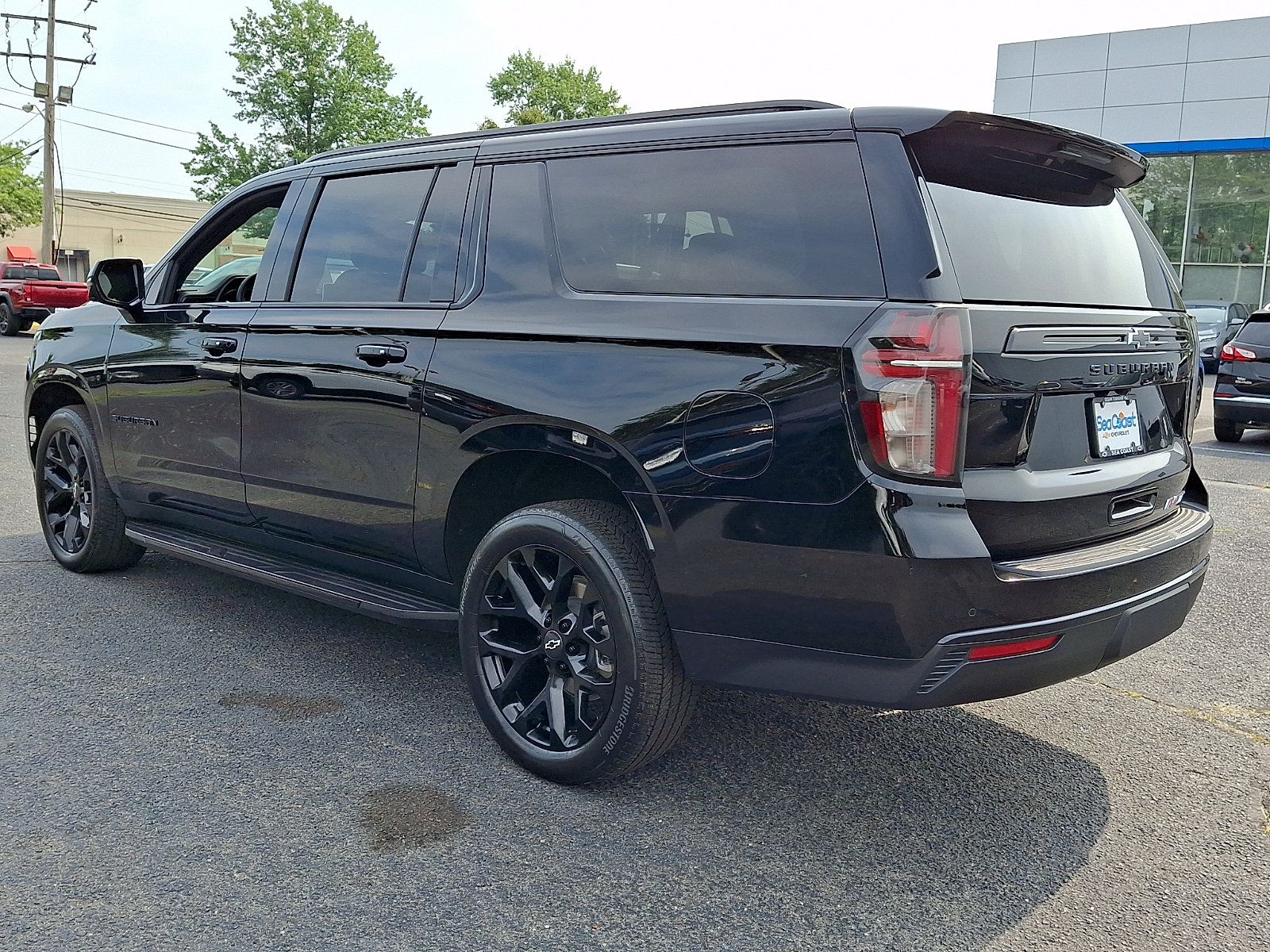 Used 2023 Chevrolet Suburban RST w/ Luxury Package AWD/4WD image 4