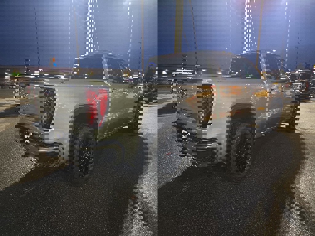 Used 2024 GMC Sierra 1500 Elevation image 9