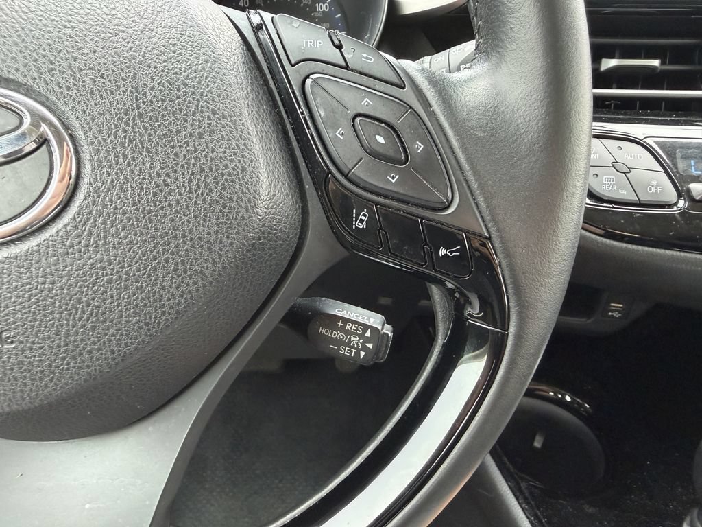 Used 2020 Toyota C-HR Limited FWD image 17
