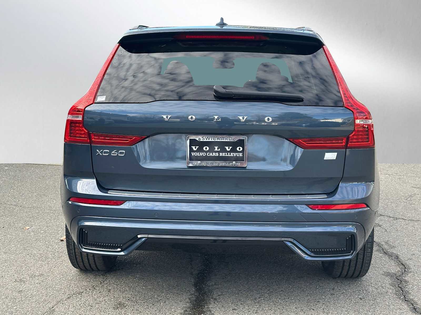 Certified 2024 Volvo XC60 T8 Plus w/ Protection Package Premier image 4