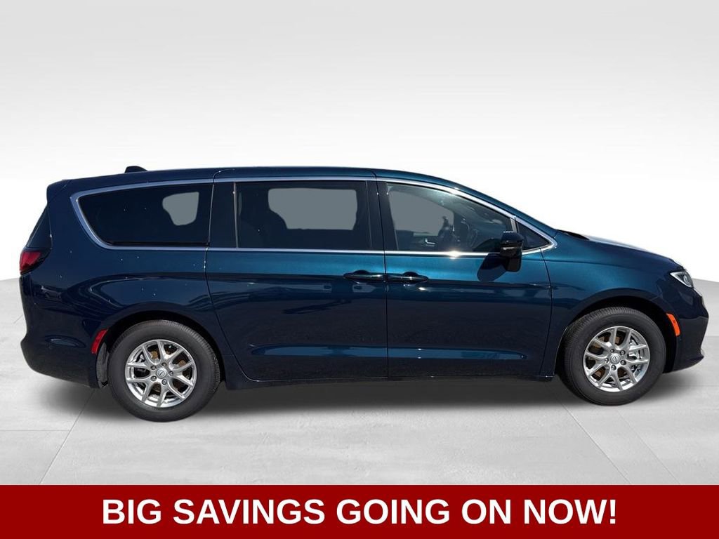 New 2025 Chrysler Pacifica Select FWD image 2