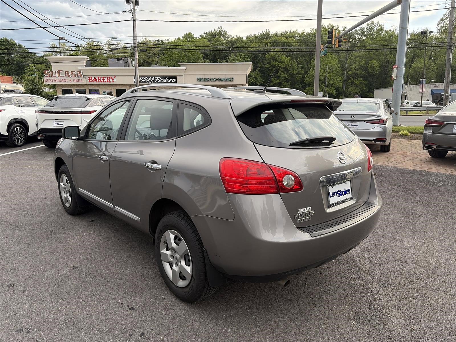 Used 2015 Nissan Rogue S w/ Convenience Package FWD image 3