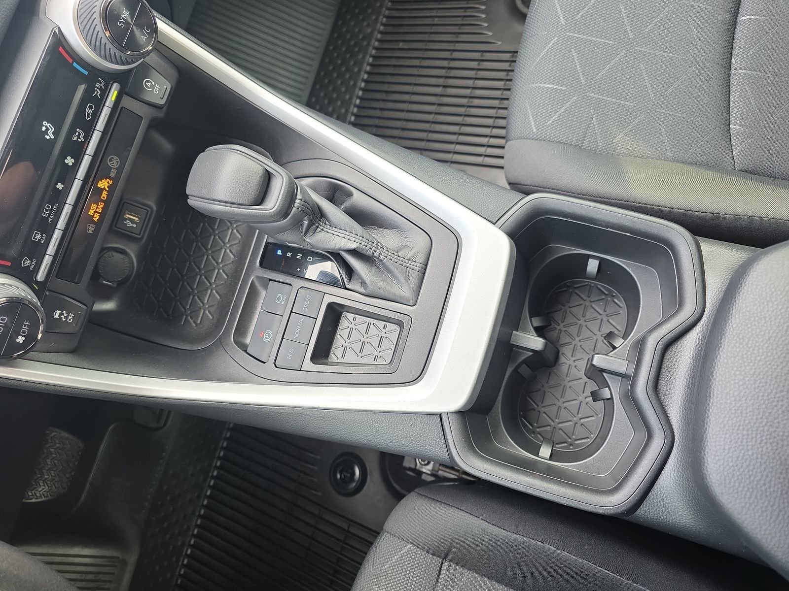 Used 2024 Toyota RAV4 XLE w/ Convenience Package image 25