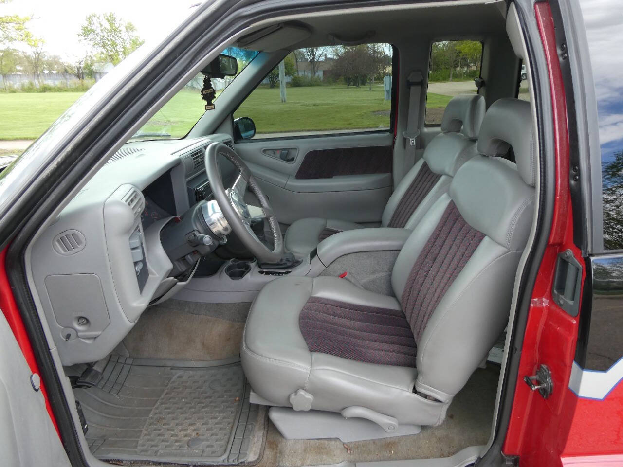 Used 1997 GMC Sonoma SLS w/ Sport Marketing Option Pkg RWD image 9