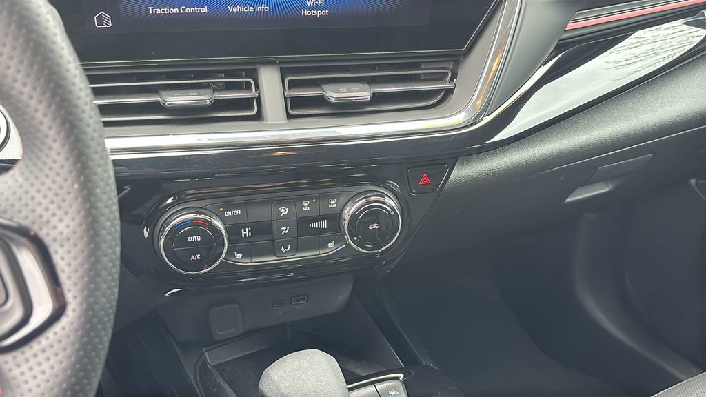 Used 2025 Chevrolet Trax RS w/ Sunroof Package image 20