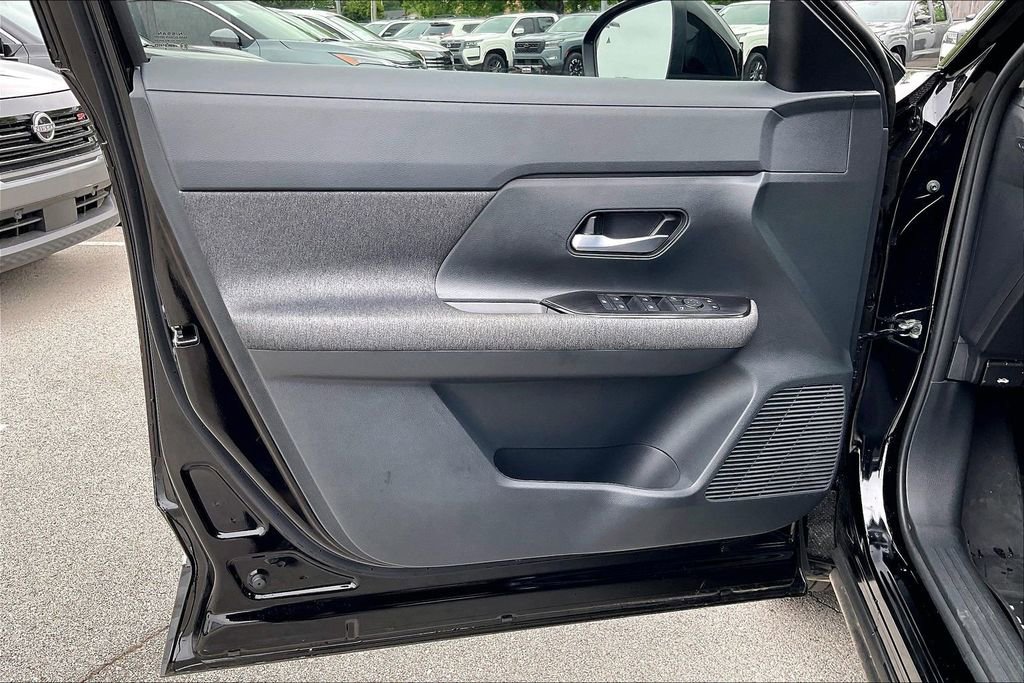 Used 2025 Nissan Kicks SV AWD/4WD image 24