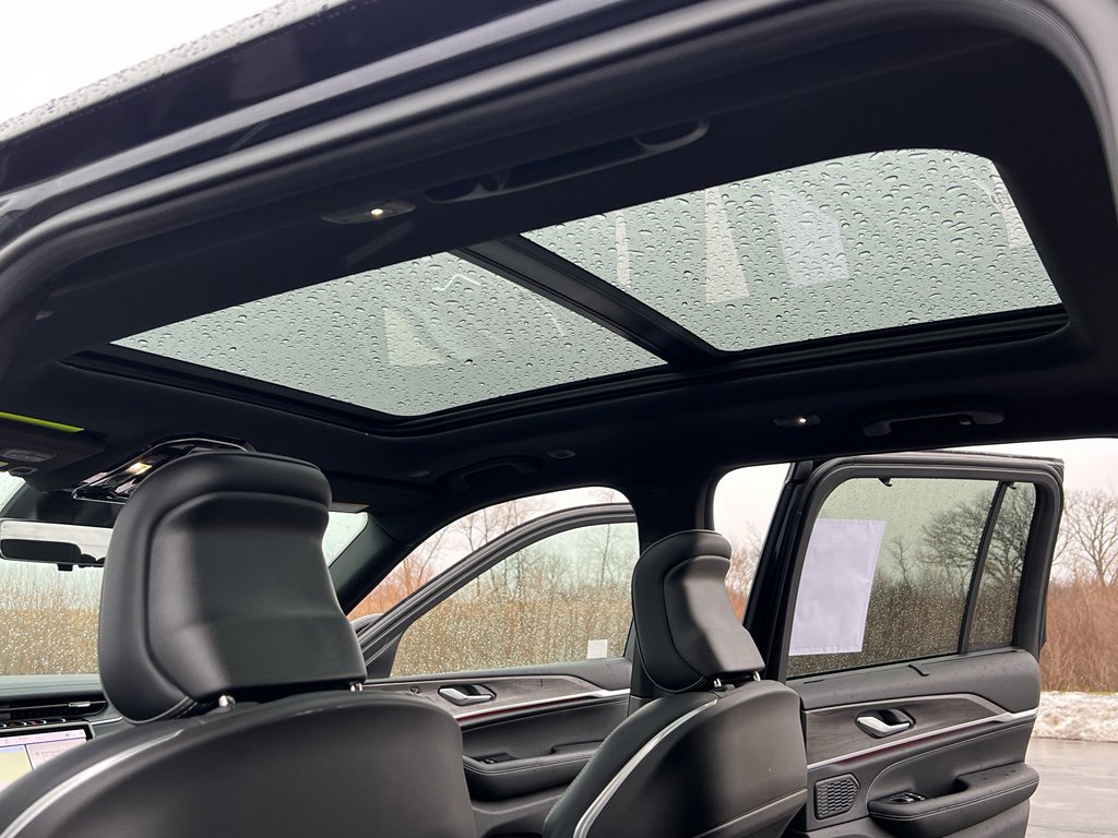 Used 2024 Jeep Grand Cherokee Overland w/ Adv Protech Group III image 41