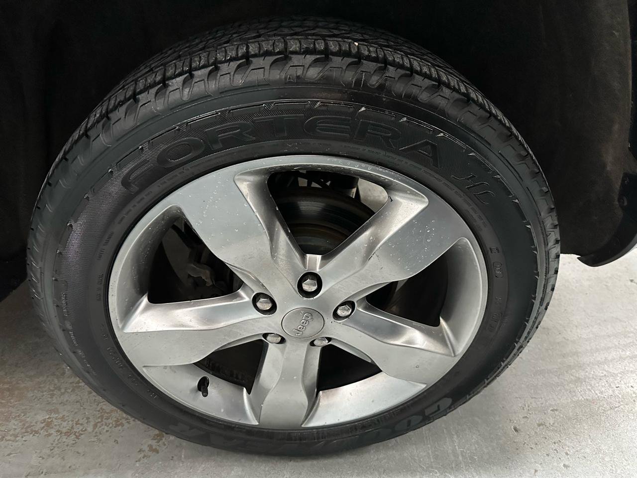 Used 2013 Jeep Grand Cherokee Overland w/ Advance Technology Group image 25