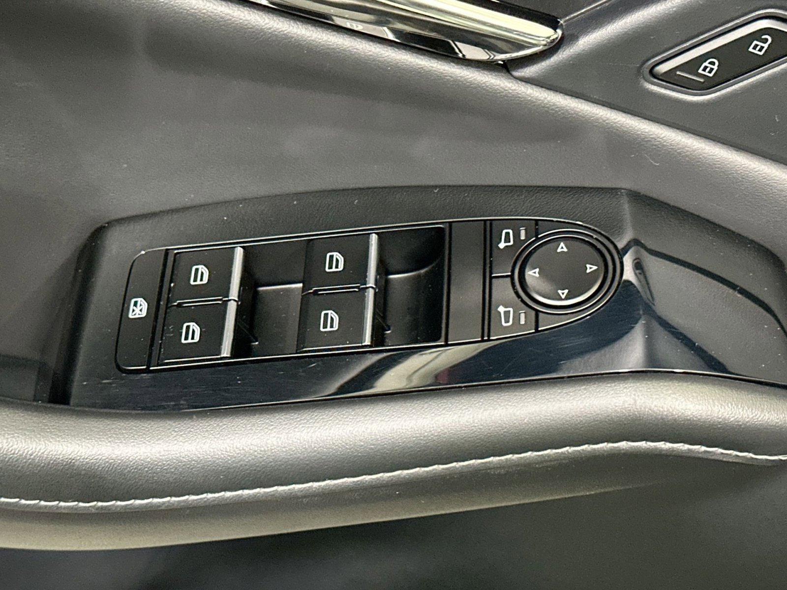 Used 2023 MAZDA CX-30 AWD 2.5 S w/ Preferred Package image 16