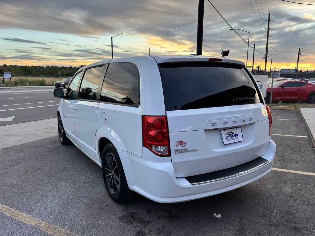 Used 2018 Dodge Grand Caravan SE image 5