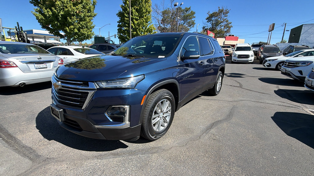 Used 2023 Chevrolet Traverse LT