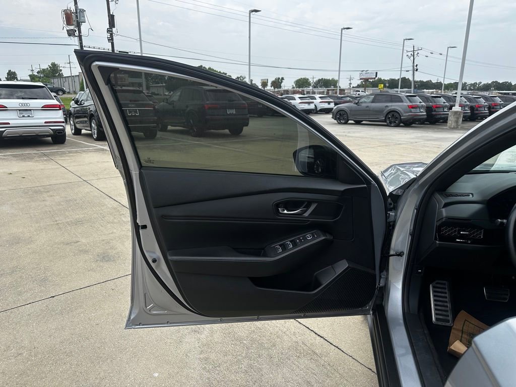 Used 2023 Honda Accord Sport image 9