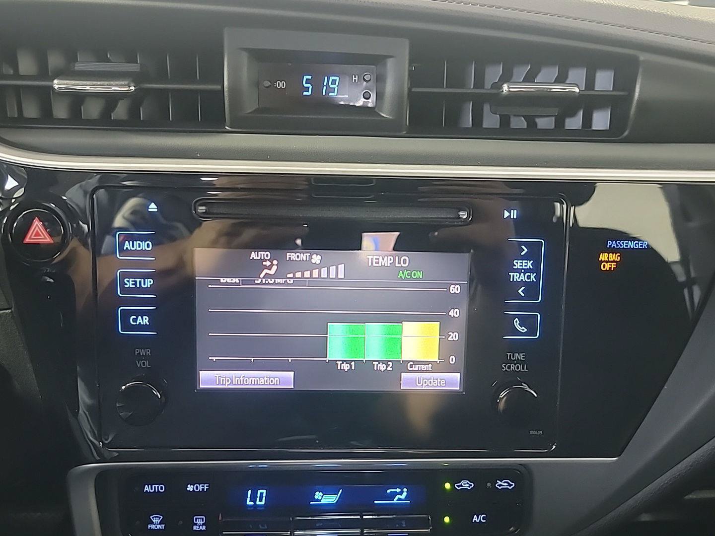 Used 2019 Toyota Corolla LE w/ Carpet Mat Package (TMS) FWD image 27