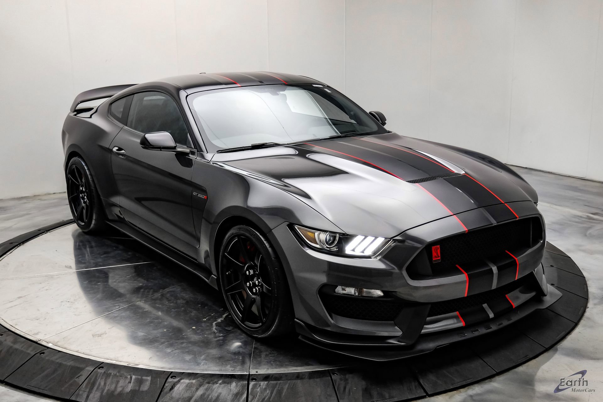 Used 2016 Ford Mustang Shelby GT350R w/ GT350R Equipment Group 920A RWD image 25