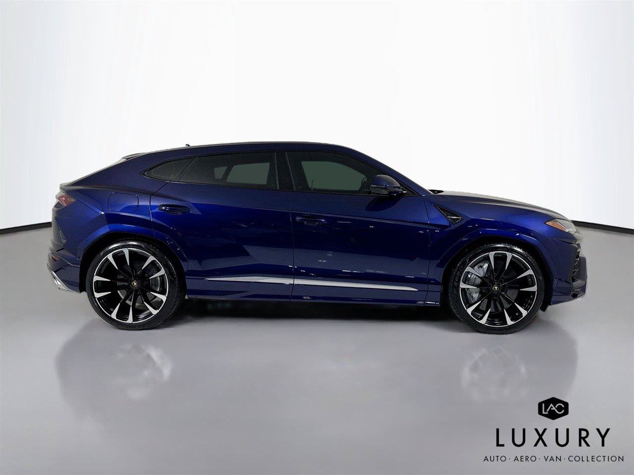 Used 2020 Lamborghini Urus AWD/4WD image 4