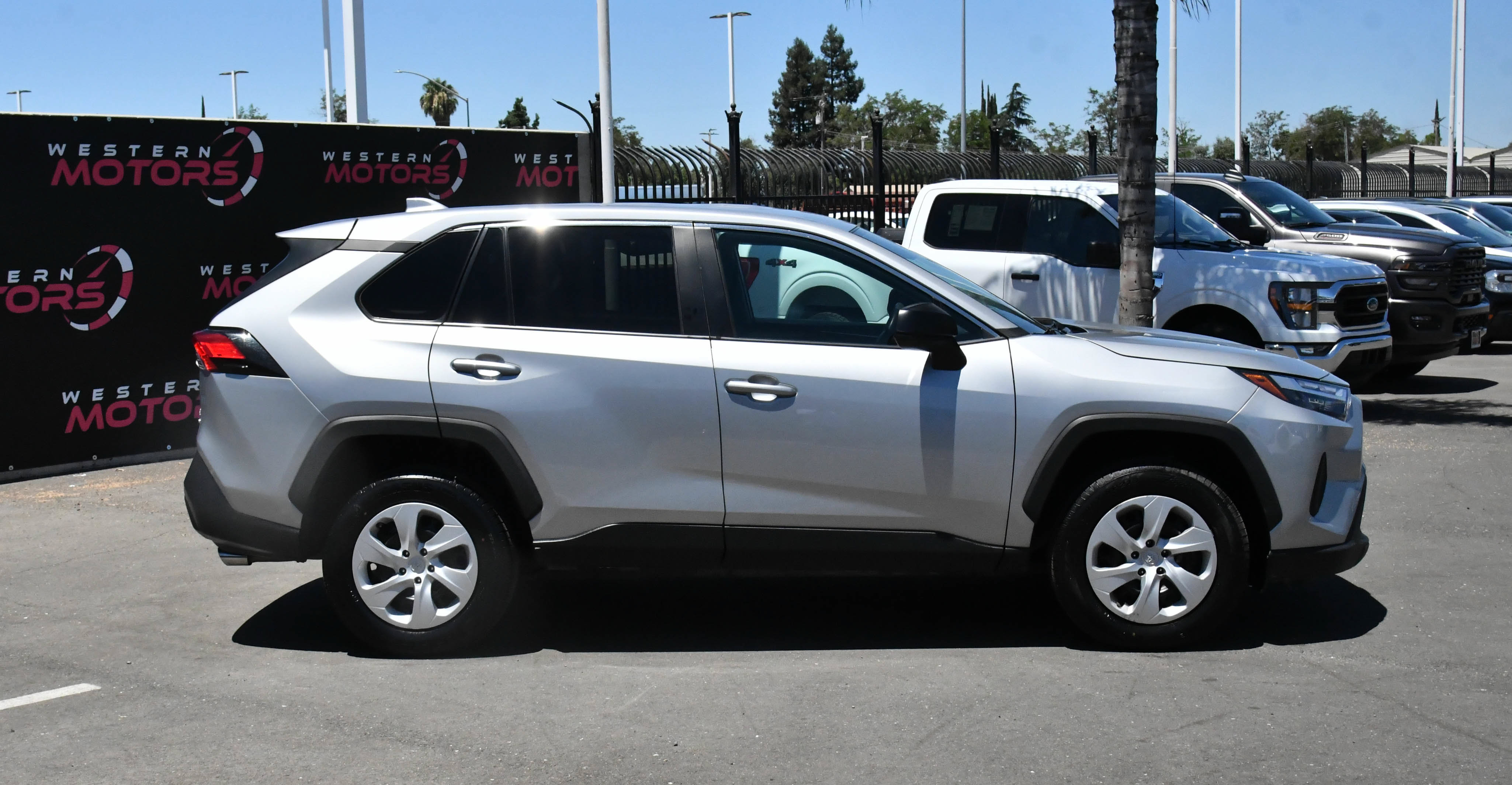 Used 2024 Toyota RAV4 LE AWD/4WD image 9