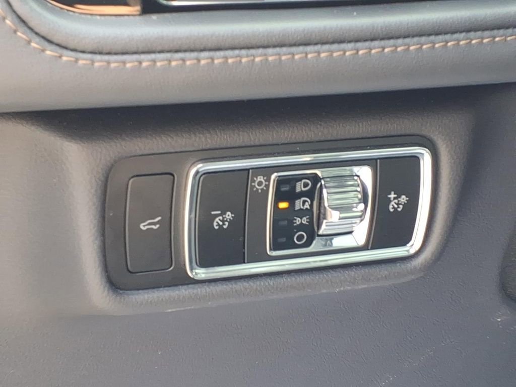 Certified 2025 Lincoln Aviator 2WD w/ Jet Appearance Package image 18