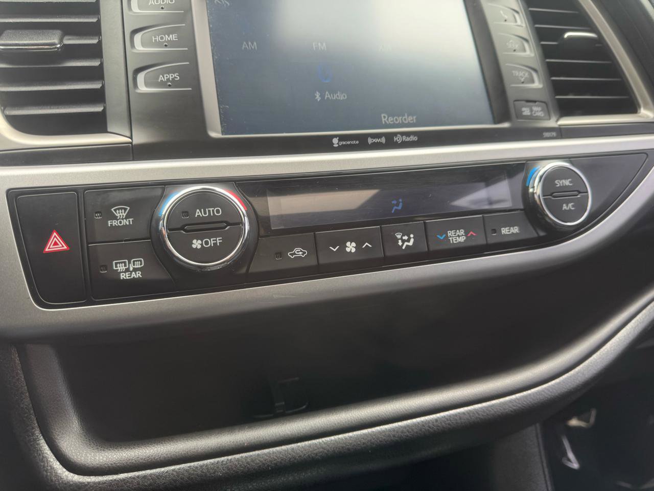 Used 2017 Toyota Highlander SE AWD/4WD image 49