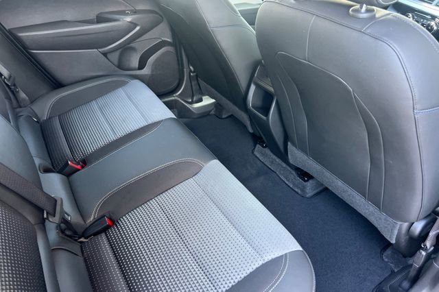 Used 2025 Chevrolet Trax LT w/ LT Convenience Package image 18