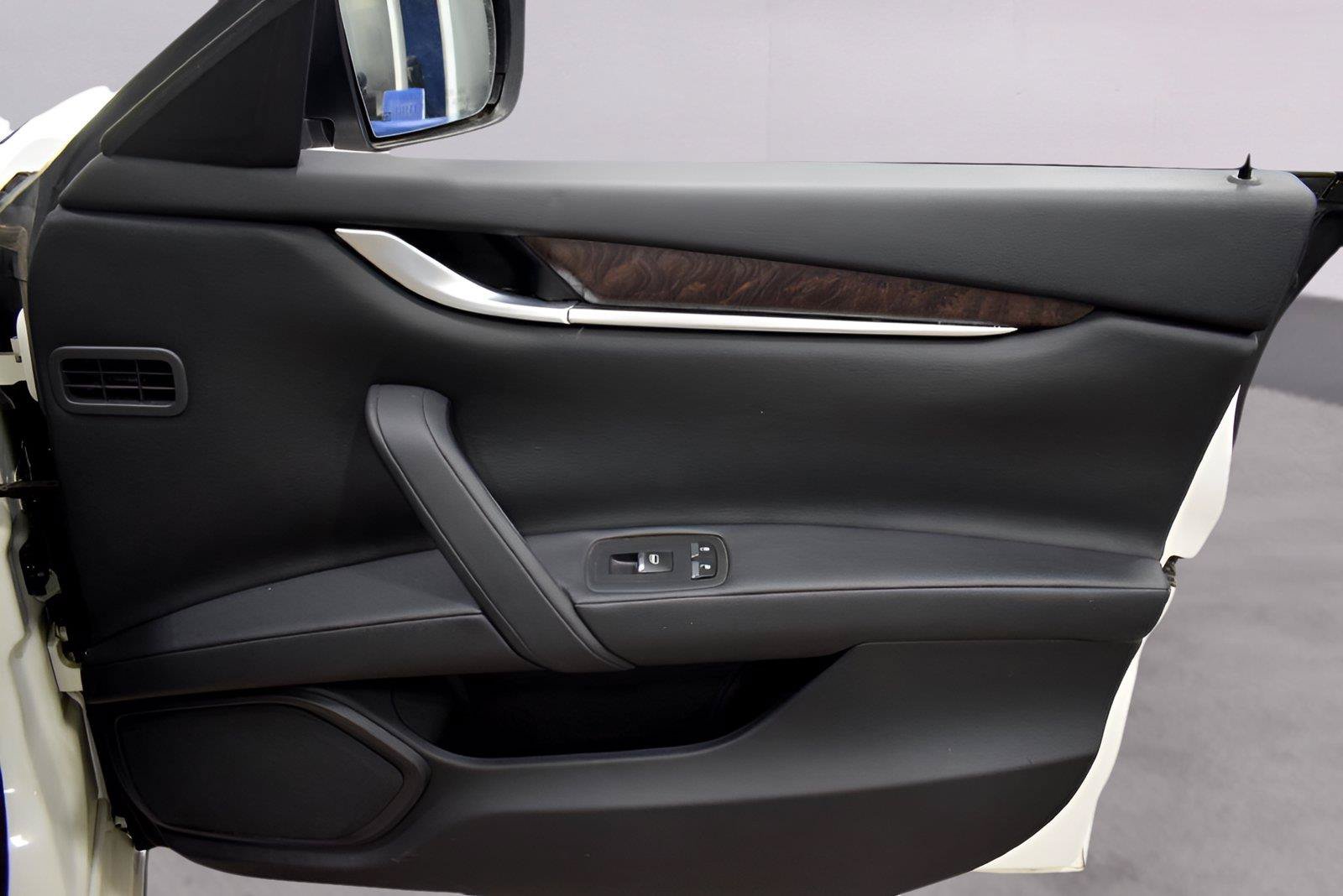 Used 2014 Maserati Ghibli RWD image 17