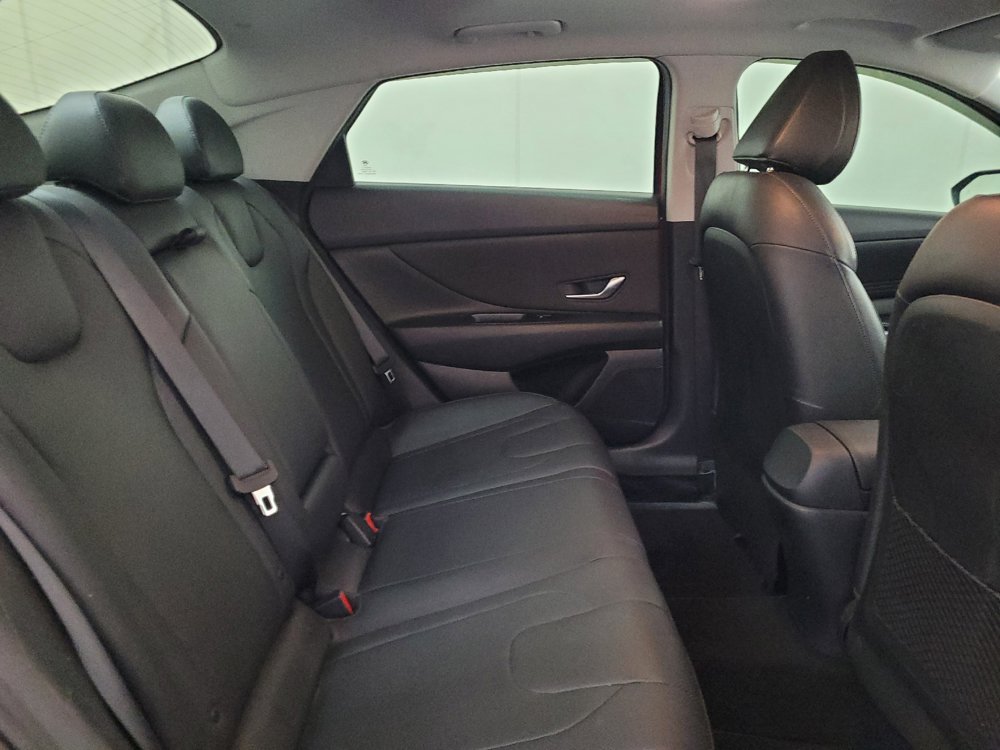Used 2023 Hyundai Elantra Limited w/ Preferred Accessory Package FWD image 19